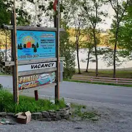 Lakefront Hideaway Resort Kawartha Lakes Exterior photo