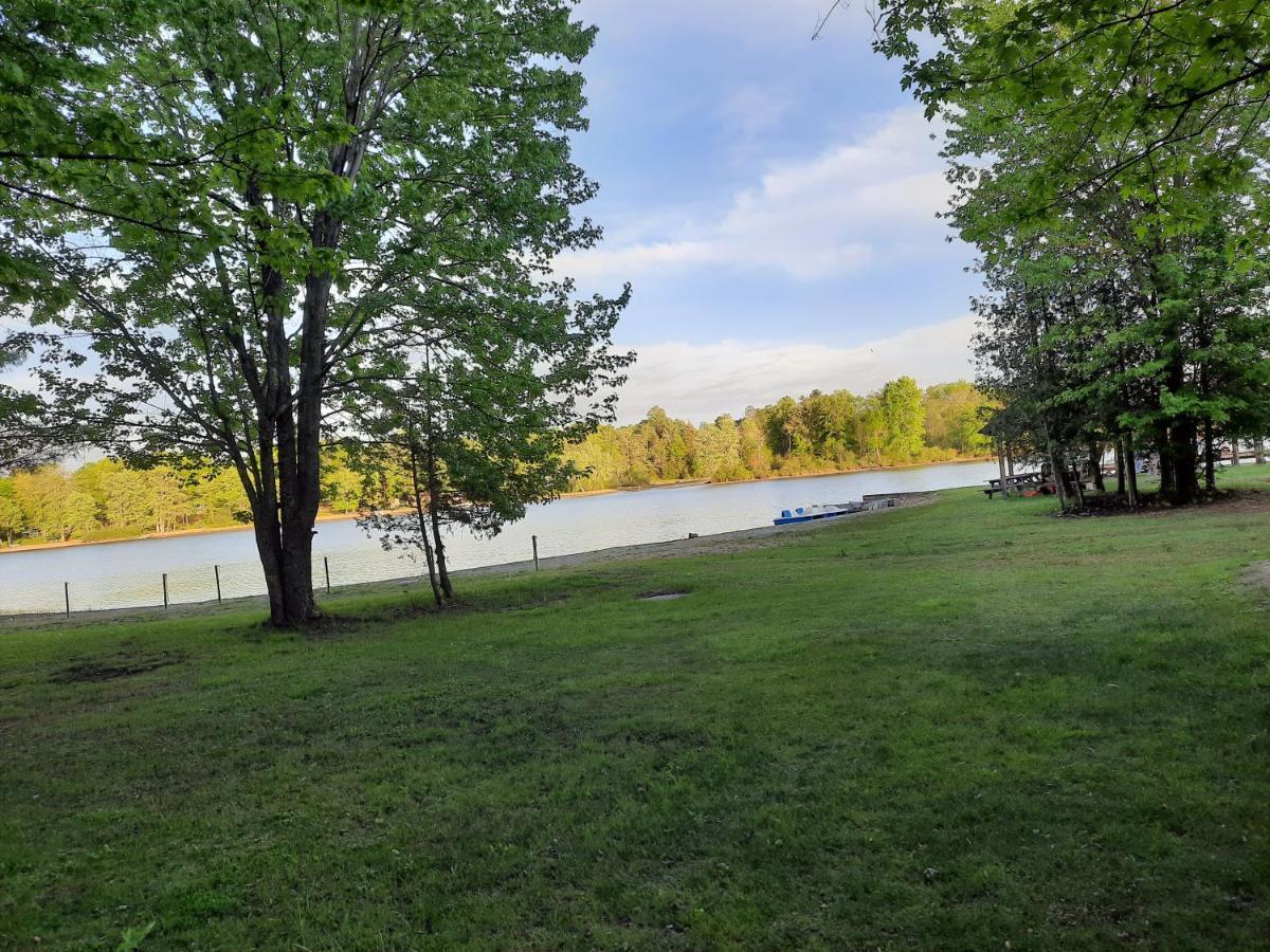 Lakefront Hideaway Resort Kawartha Lakes Exterior photo
