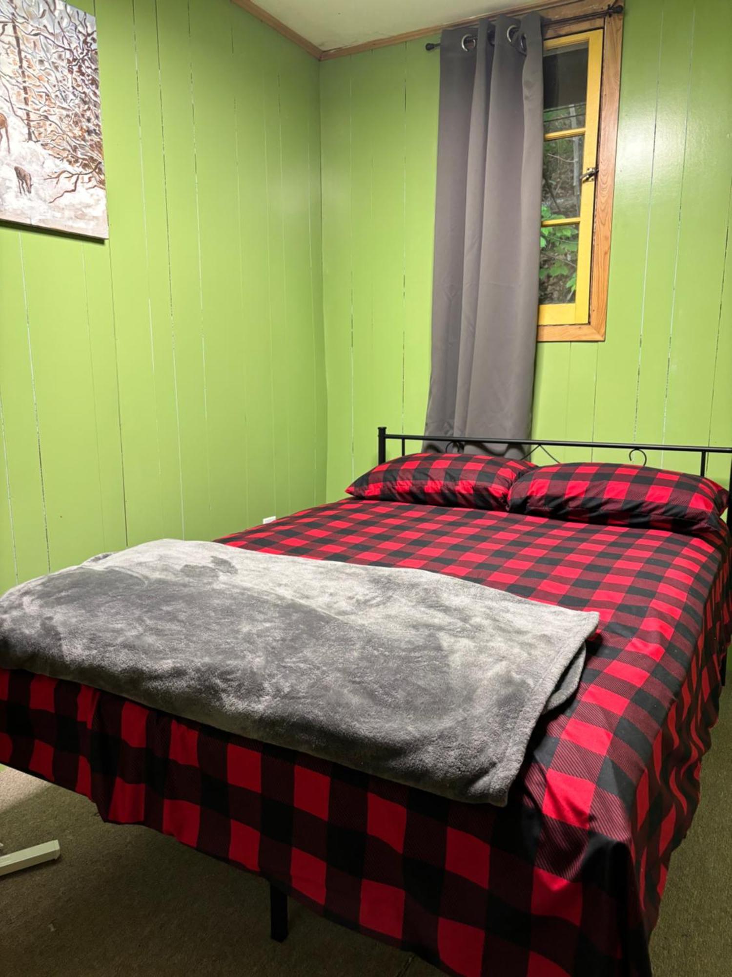 Lakefront Hideaway Resort Kawartha Lakes Room photo