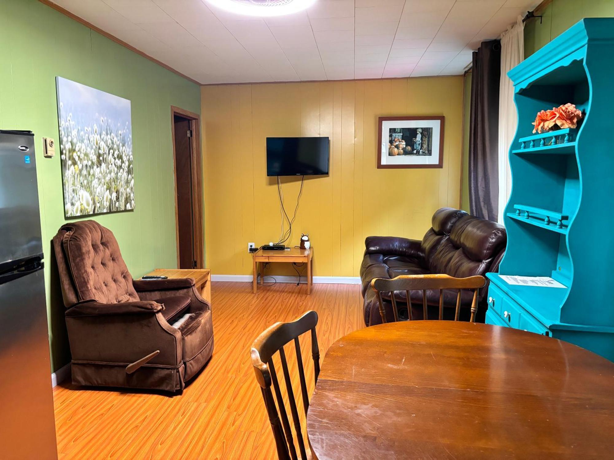 Lakefront Hideaway Resort Kawartha Lakes Room photo