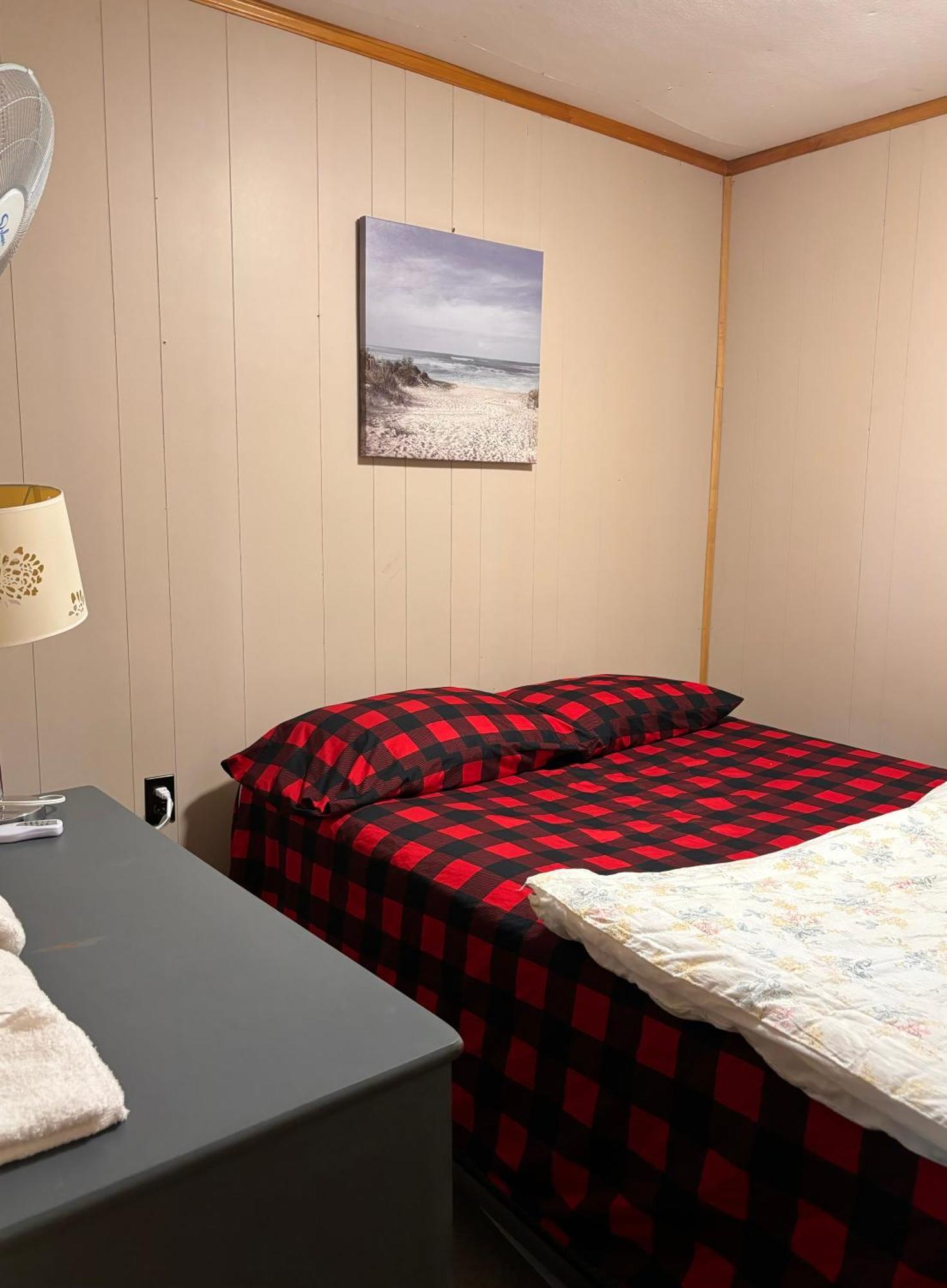 Lakefront Hideaway Resort Kawartha Lakes Exterior photo