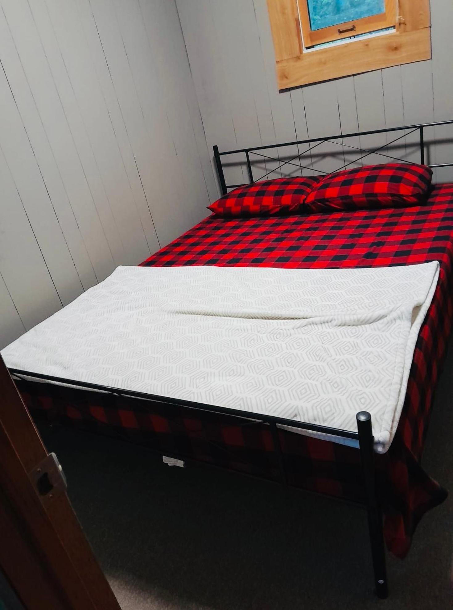 Lakefront Hideaway Resort Kawartha Lakes Room photo