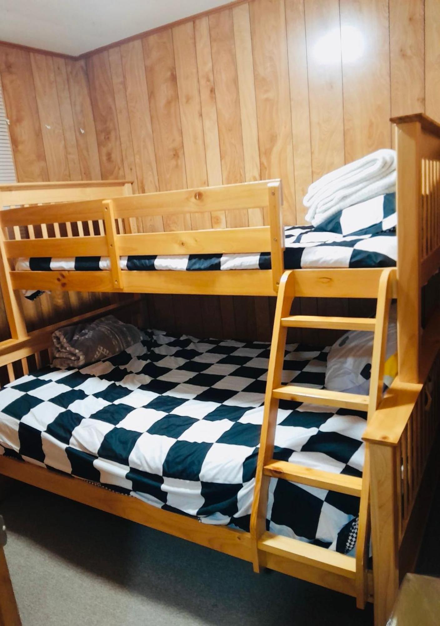 Lakefront Hideaway Resort Kawartha Lakes Exterior photo