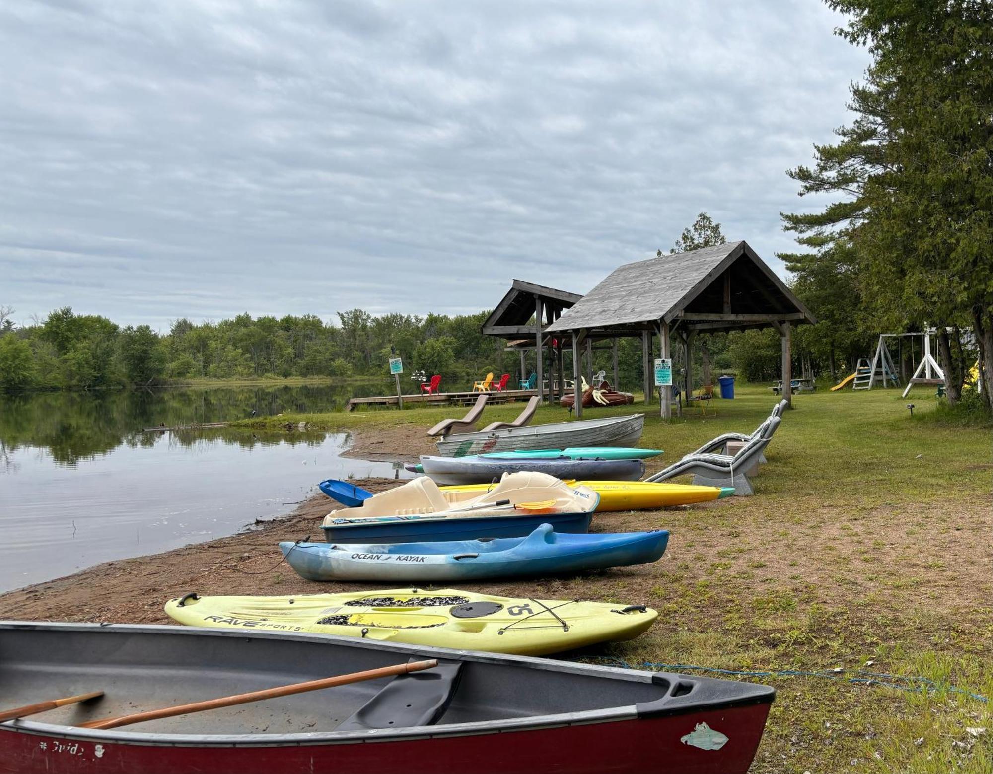 Lakefront Hideaway Resort Kawartha Lakes Exterior photo