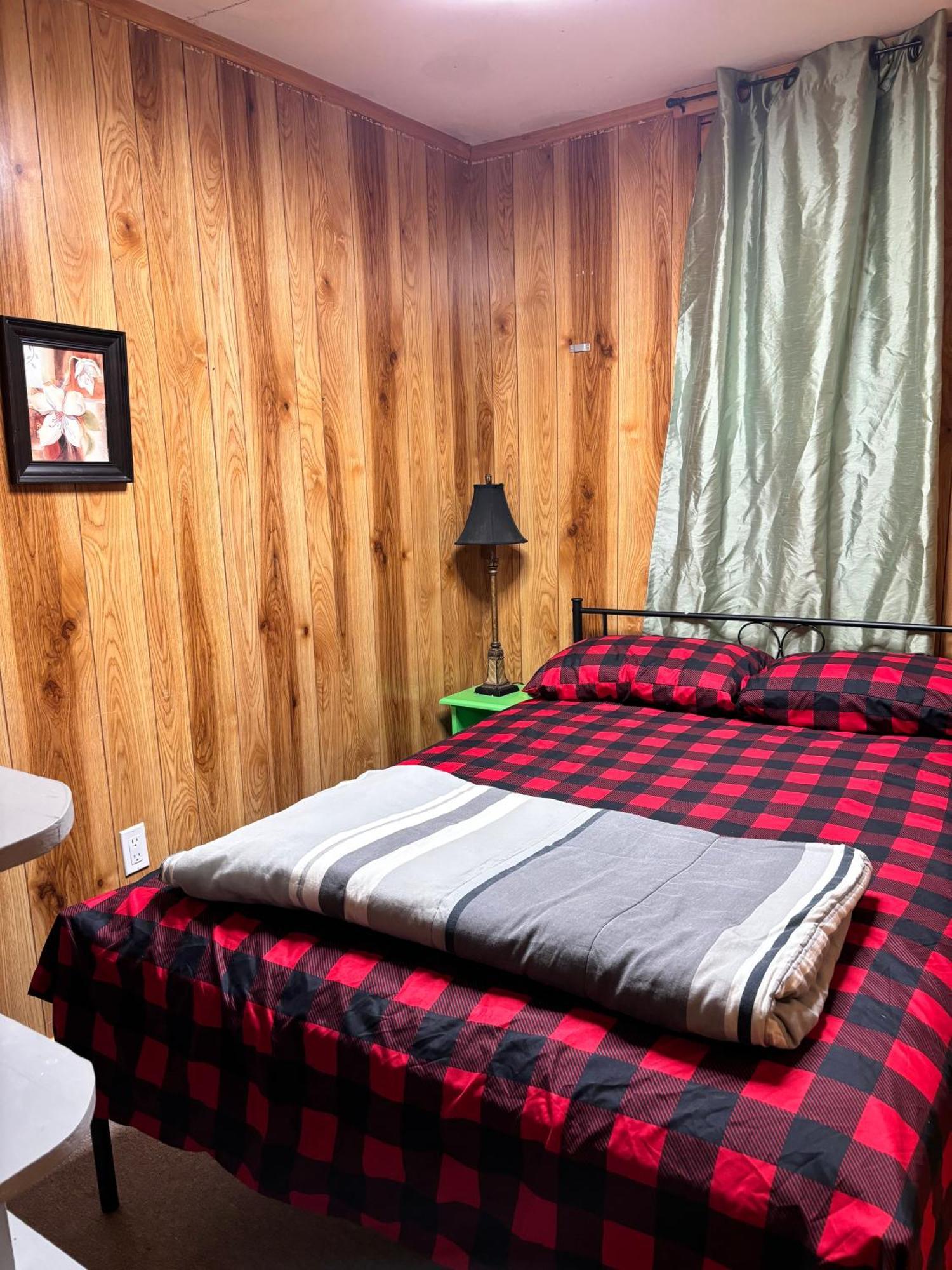 Lakefront Hideaway Resort Kawartha Lakes Exterior photo