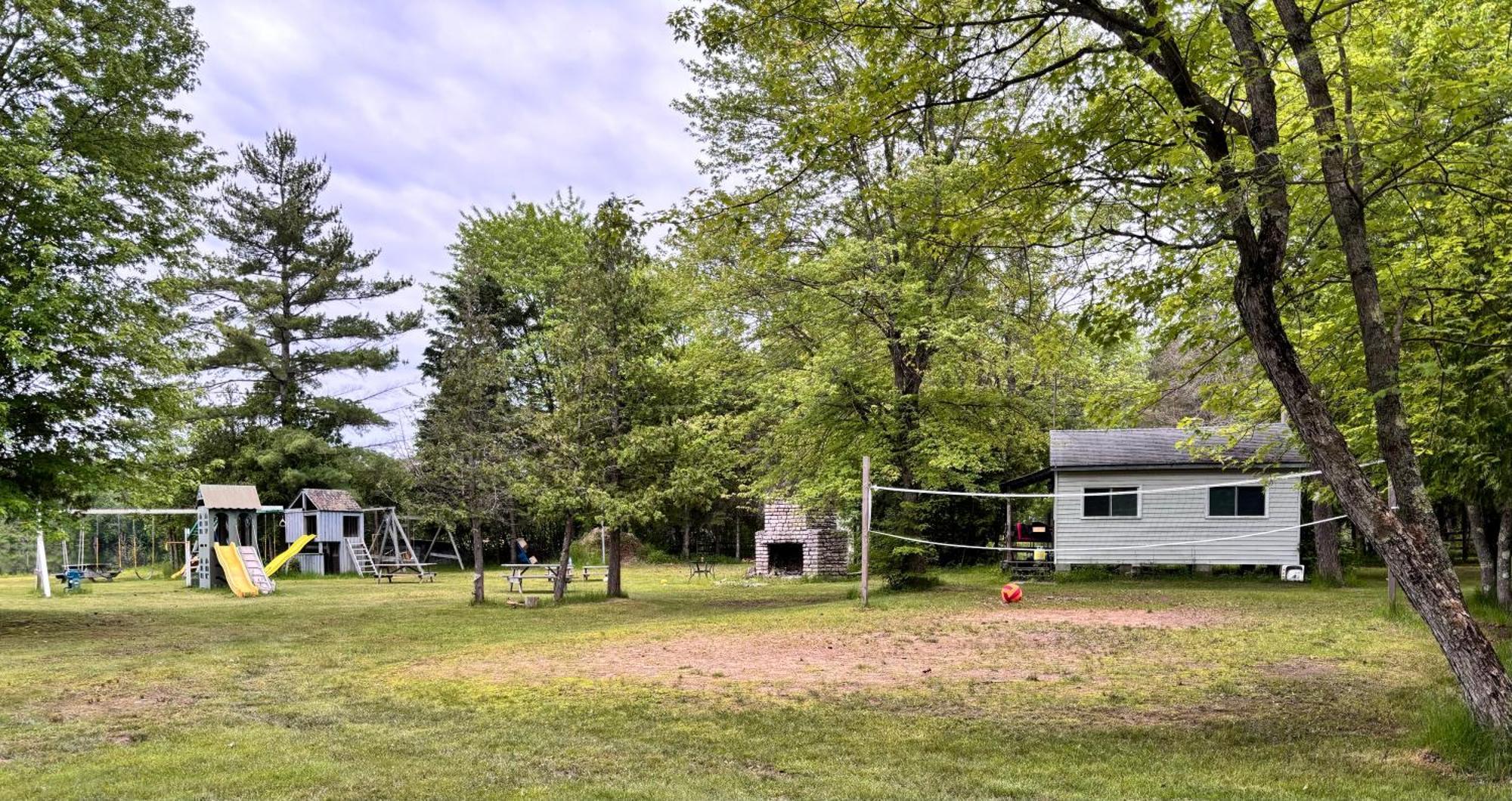 Lakefront Hideaway Resort Kawartha Lakes Exterior photo
