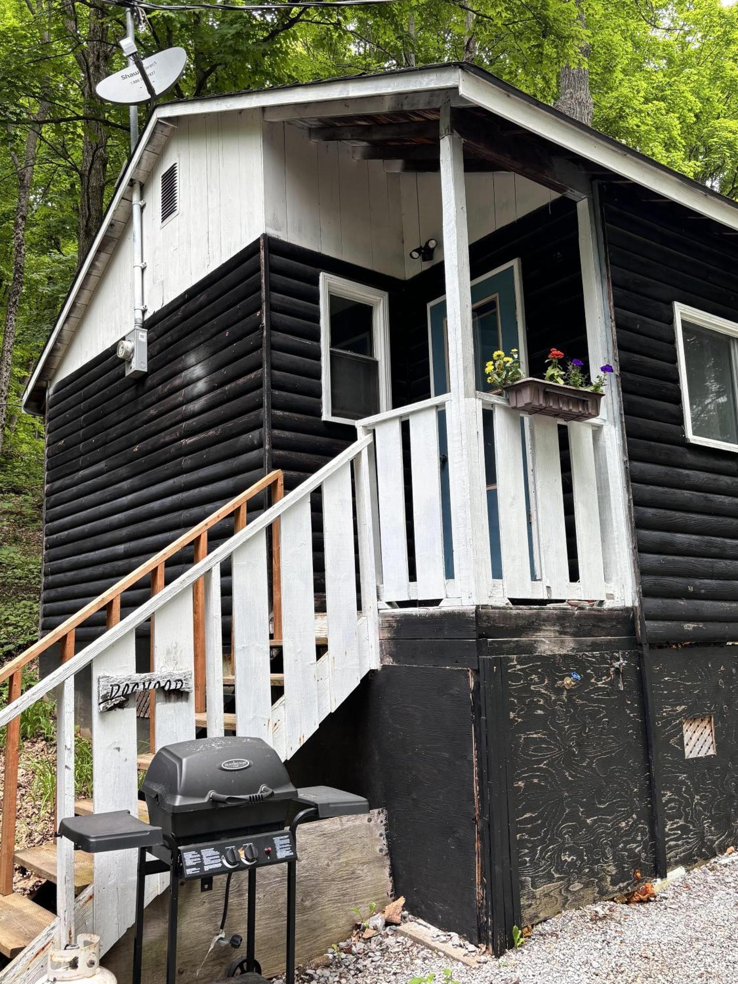 Lakefront Hideaway Resort Kawartha Lakes Exterior photo