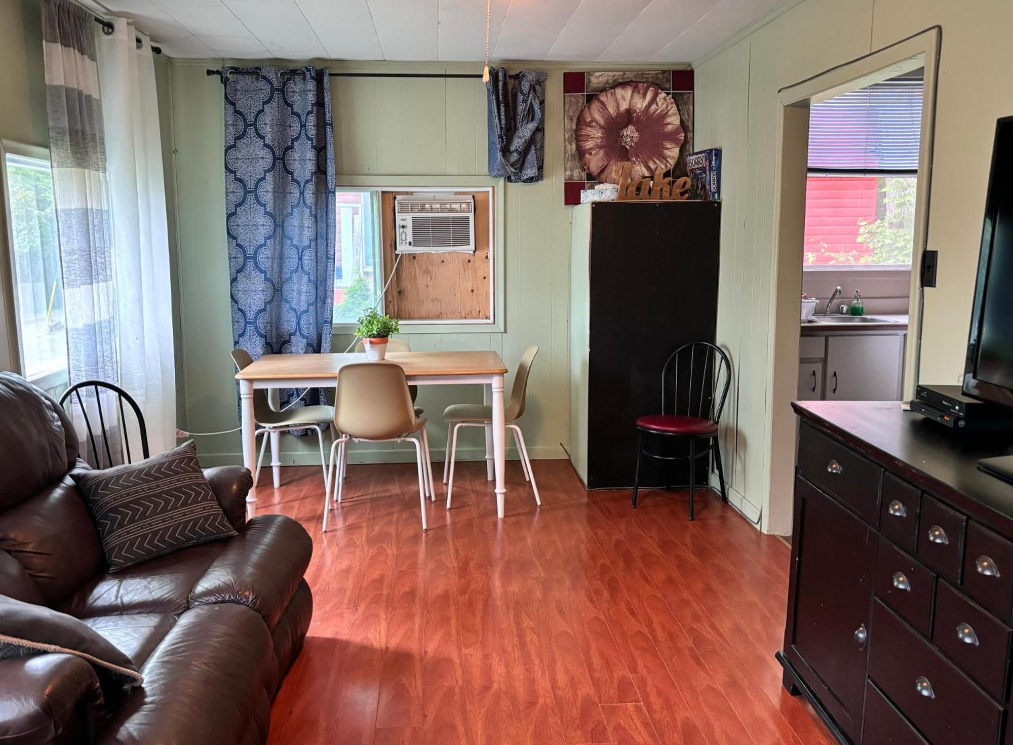 Lakefront Hideaway Resort Kawartha Lakes Room photo