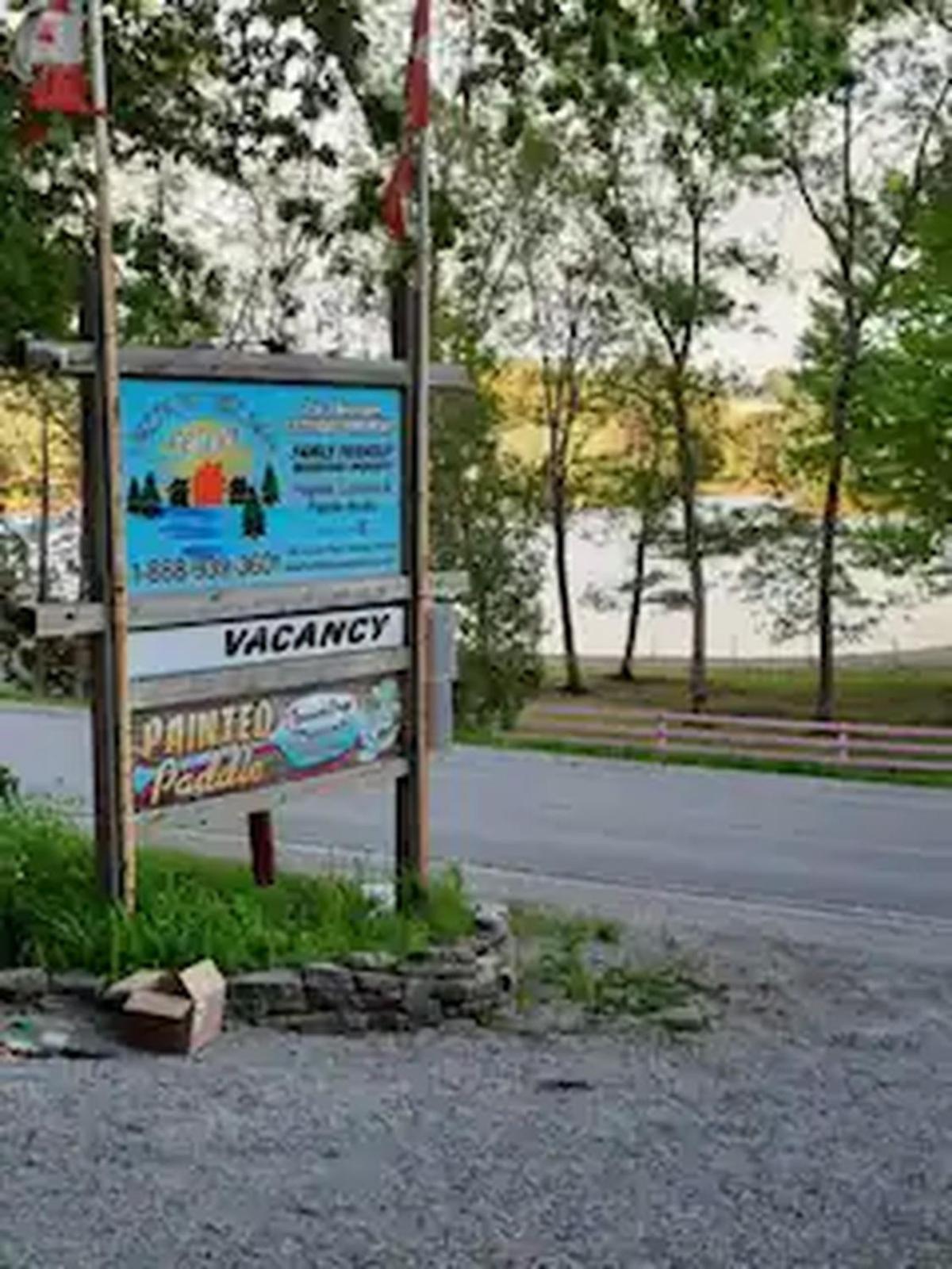 Lakefront Hideaway Resort Kawartha Lakes Exterior photo